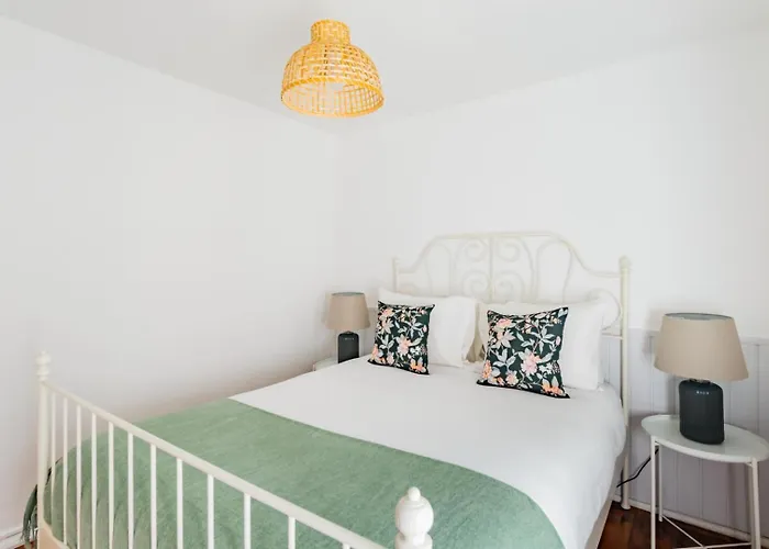 Casa De Santana Ii, * Lisboa